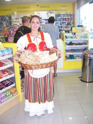 Azafata promotoras en gasolinera