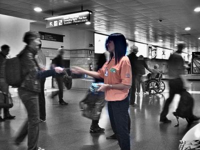 promotora en aeropuesto
